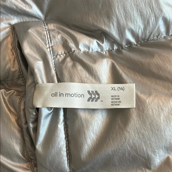 Silver Puffer Vest girls size xl(14) - Picture 5 of 6